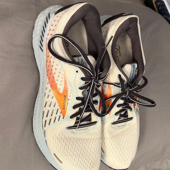 Brooks Adrenaline 21 Shoes in Orange and Light Blue - Picture 8 of 8